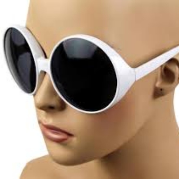 Kiss Accessories - SUPER OVERSIZE SUNGLASSES WHITE NEW Kiss Accessories - SUPER OVERSIZE SUNGLASSES WHITE NEW